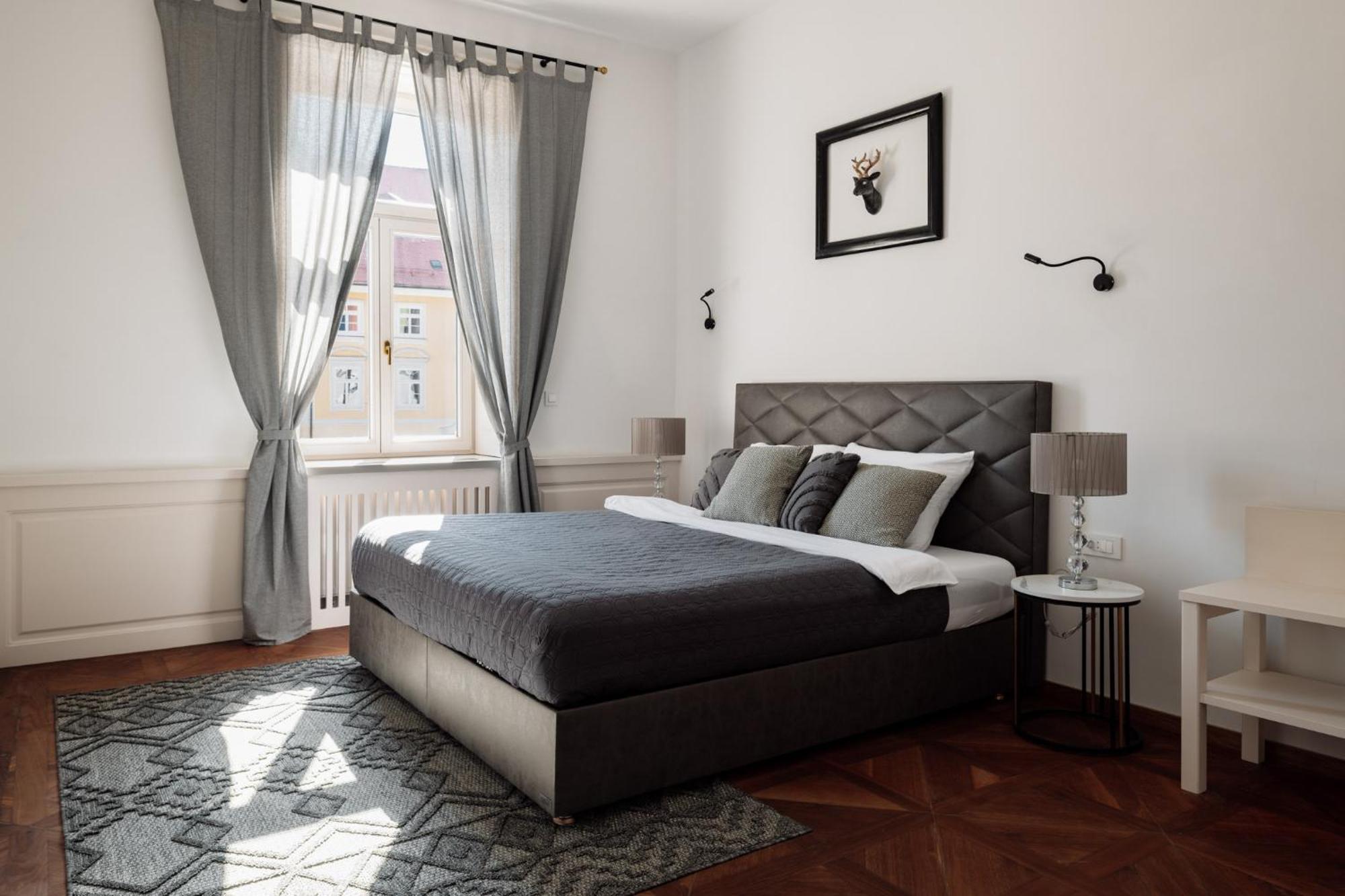 Main Square Apartments & Rooms มาริบอร์ ภายนอก รูปภาพ
