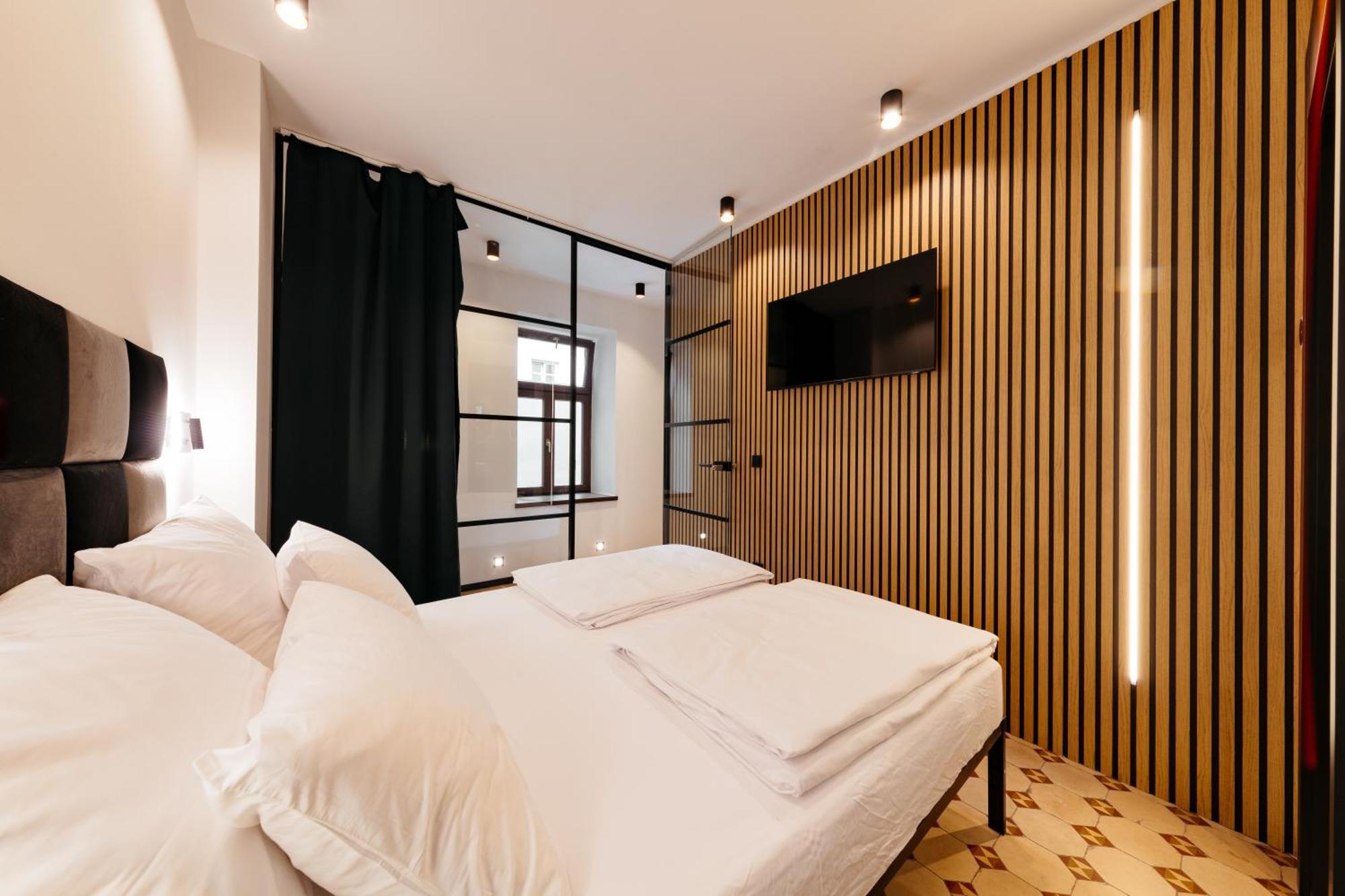 Main Square Apartments & Rooms มาริบอร์ ภายนอก รูปภาพ