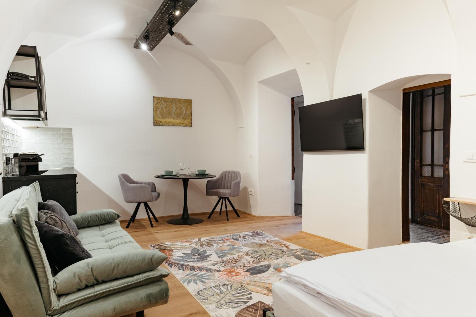 Main Square Apartments & Rooms มาริบอร์ ภายนอก รูปภาพ