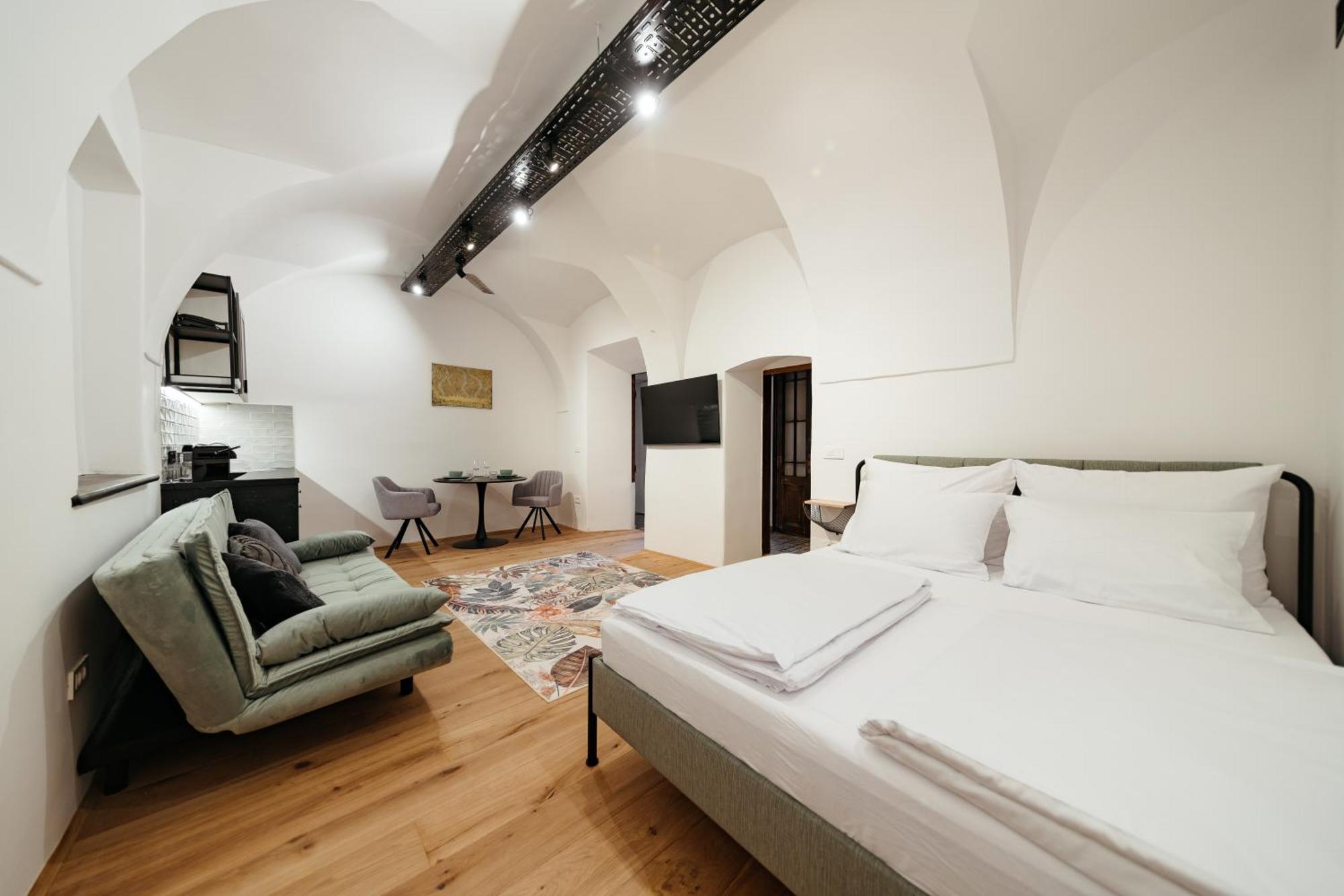 Main Square Apartments & Rooms มาริบอร์ ภายนอก รูปภาพ